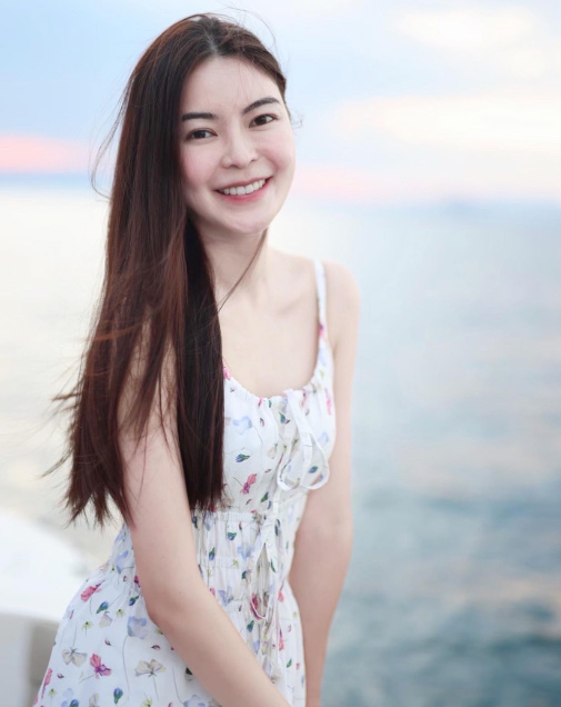 เอวา ปวรวรรณ หรือ เอวา ตลกหกฉาก สาวสวย รวย เก่ง ทายาทธุรกิจหมื่นล้าน