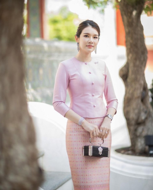 ดาราใส่ชุดไทย