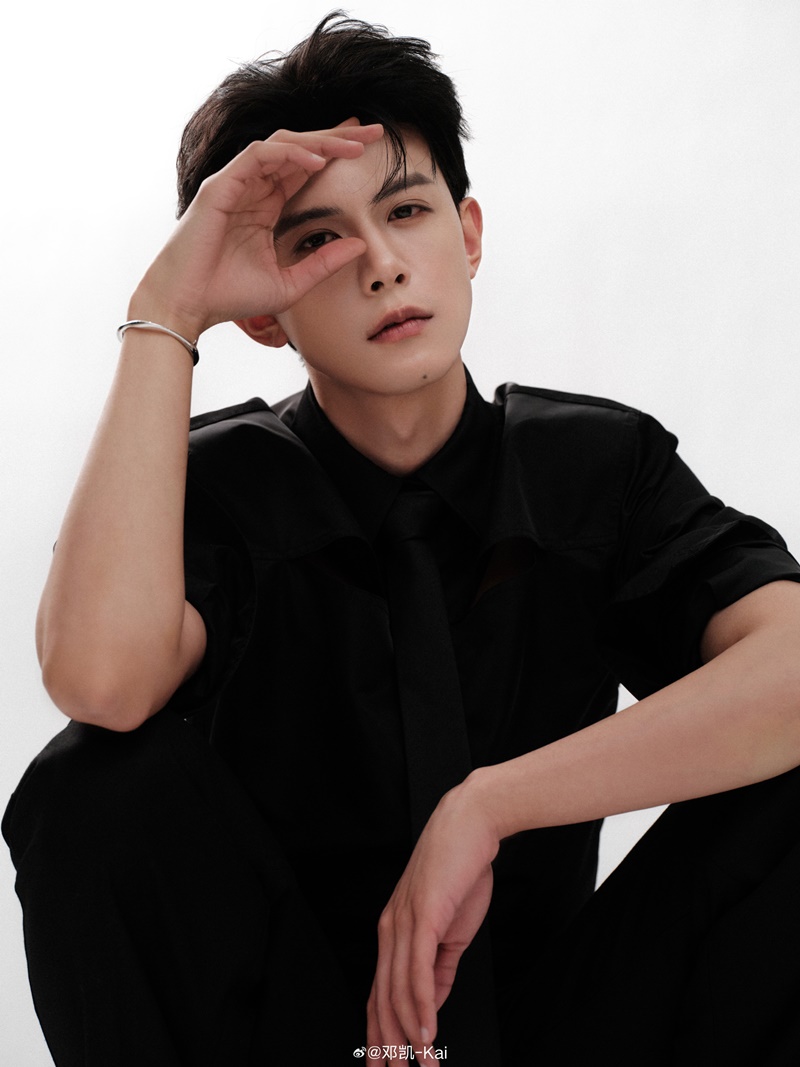 เติ้งข่าย ประวัติ