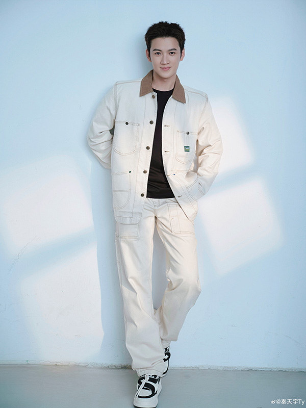 ฉินเทียนอวี่ ประวัติ