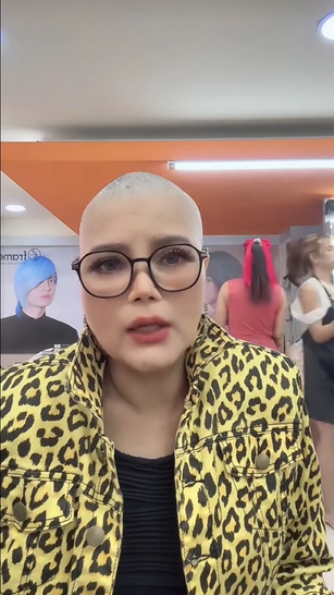 จันทร์จวง น้องสาว พุ่มพวง ดวงจันทร์ โกนผมสู้มะเร็ง