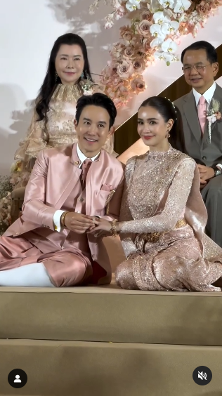  เบนซ์ ปุณยาพร ควง แก๊ป เข้าพิธีหมั้น