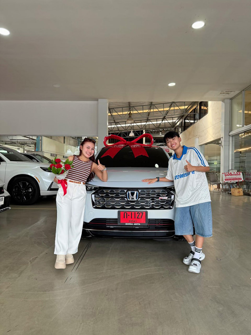 ลิลลี่ ได้หมดฯ ยิ้มปลื้ม ออกรถใหม่ป้ายแดง 