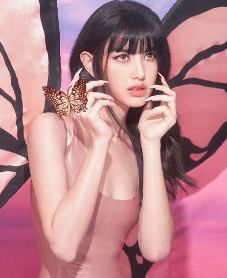 ใหม่ ดาวิกา