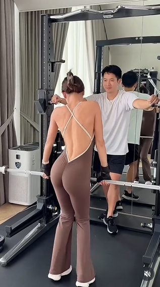 เนย โชติกา ชุดออกกำลังกายอวดก้นเด้ง