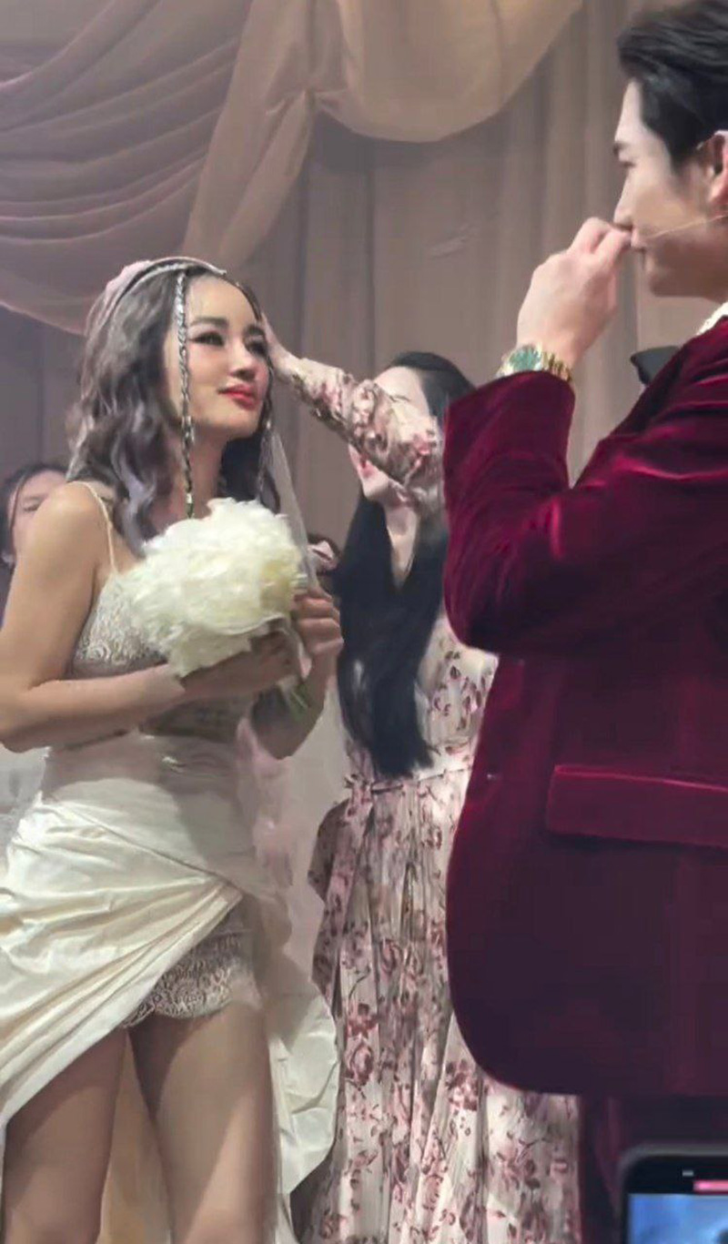 โตชิ ทำเซอร์ไพรส์ คุกเข่าขอ กระแต อาร์สยาม แต่งงาน