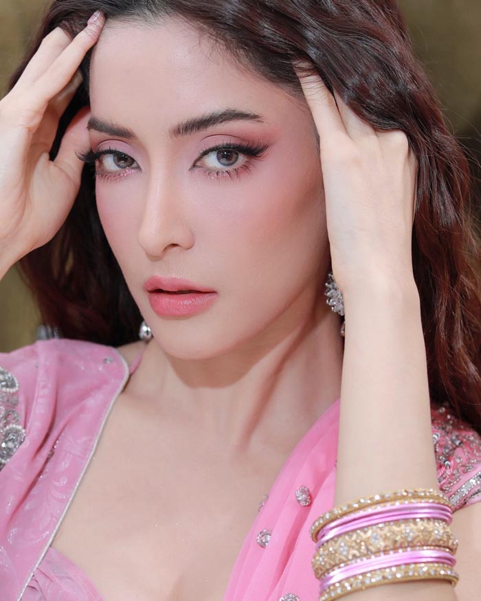 พิ้งค์กี้ สาวิกา