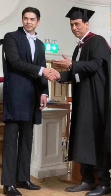 พีช พชร คว้าปริญญาโทใบที่ 2 จาก Oxford