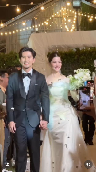 พิ้งกี้ สาวิกา ตุ้ย ธีรภัทร์ ควงคู่ร่วมงานแต่ง น้ำหวาน