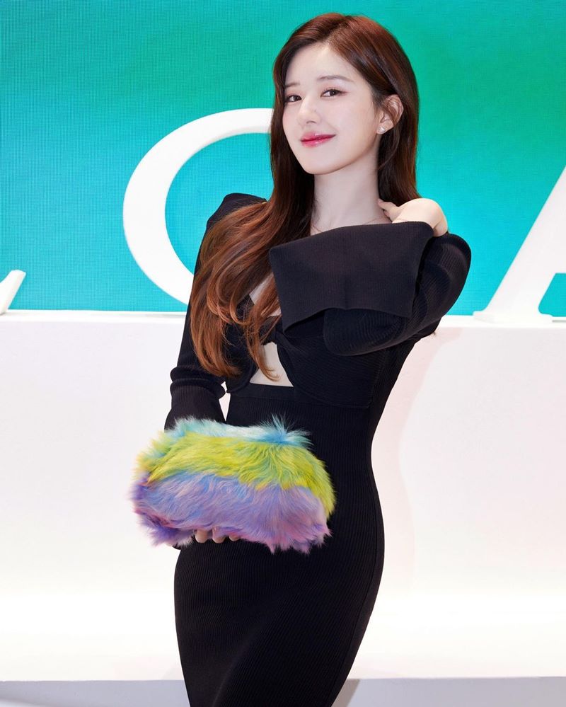 จ้าวลู่ซือ