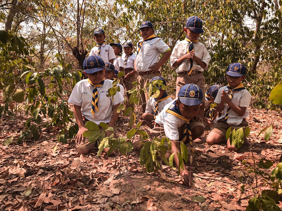 ครูแต่งผีบ้า