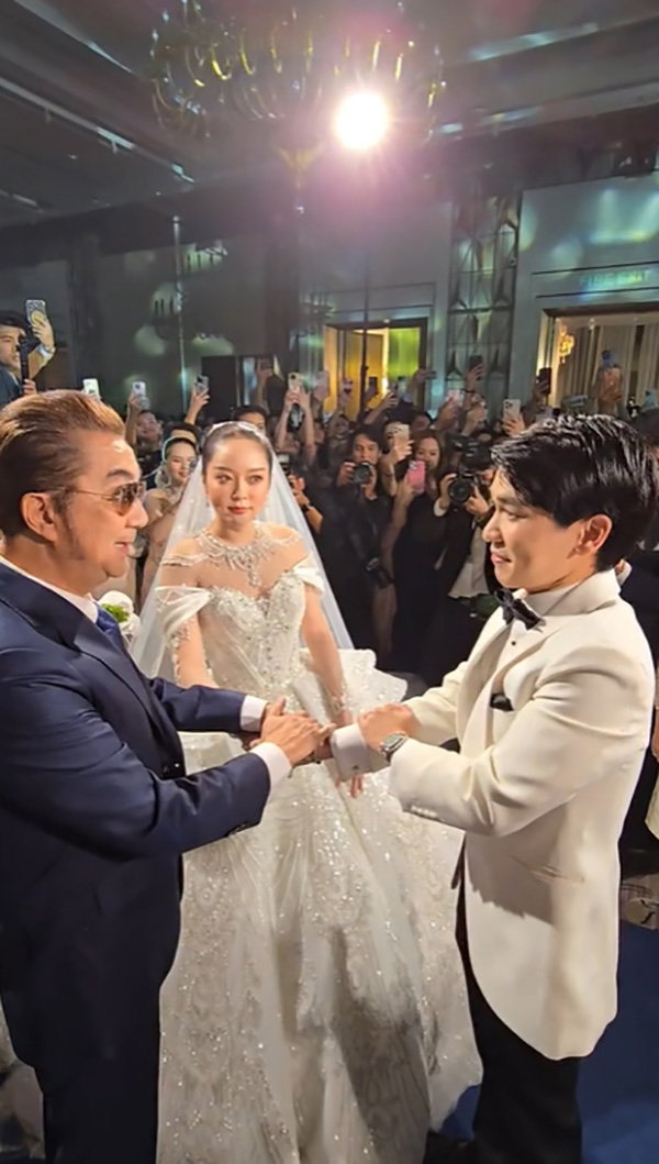 ภาพบรรยากาศ งานฉลองสมรสแก้มบุ๋ม พี่พีท 