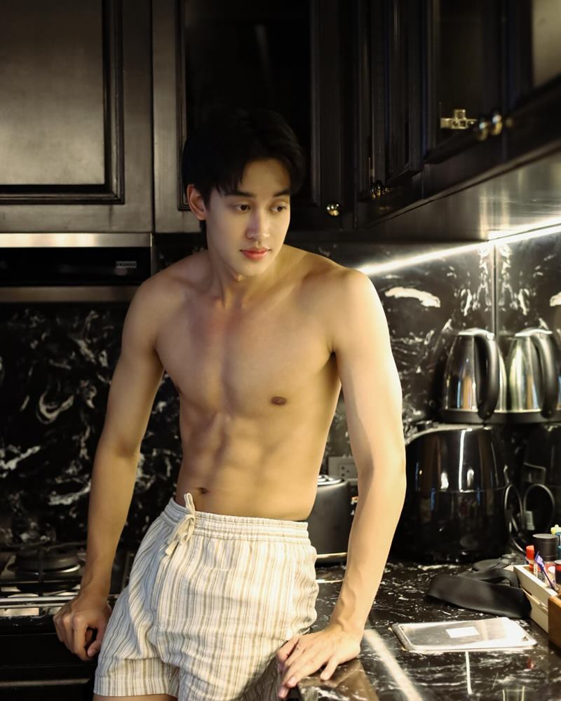 เชลล์ ธกฤต