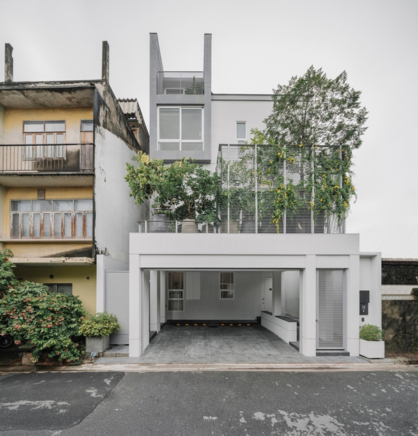 บ้าน 3 ชั้น สไตล์โมเดิร์น