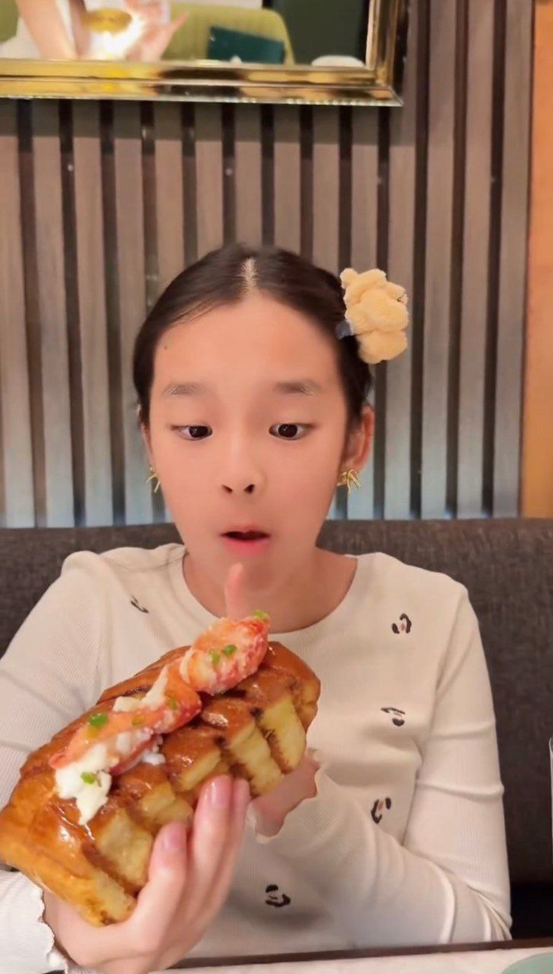 สงกรานต์ มายด์ ปลื้มคนชมตอนอยู่กับ น้องปีใหม่ 