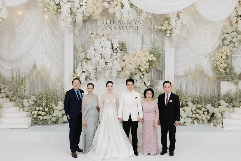 เอ วราวุธ - ออม อัทธนียา ฉลองวิวาห์หวาน