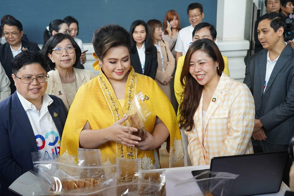 นางสาวศุภมาส อิศรภักดี