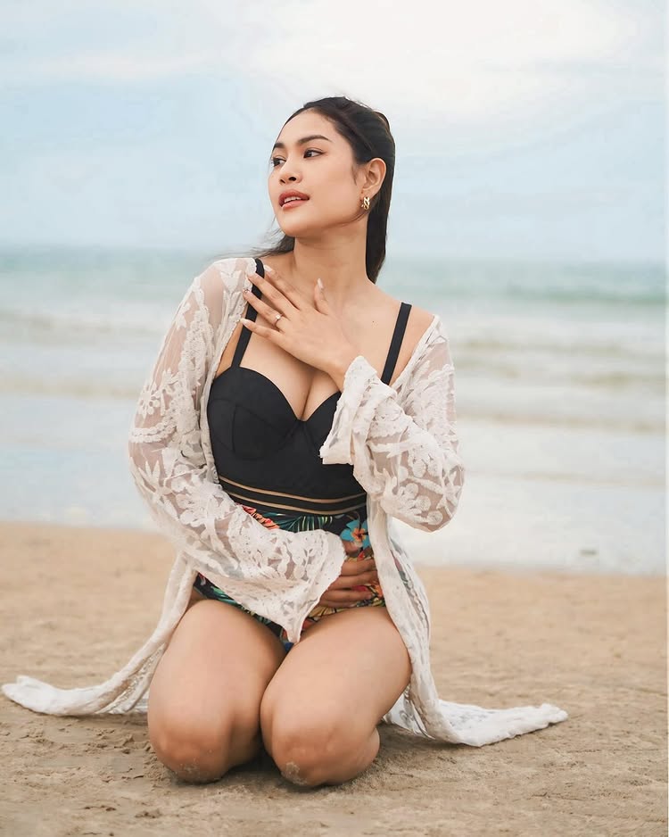 ใบเฟิร์น สุทธิยา นักร้องลูกทุ่งชื่อดัง เปิดโหมดเซ็กซี่