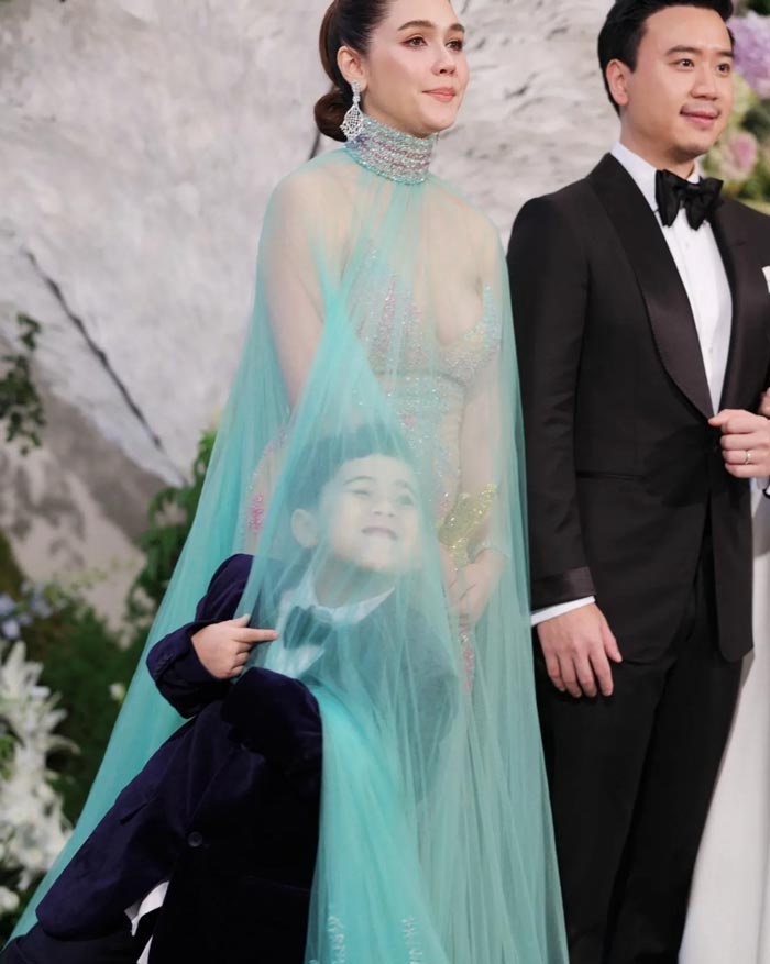 น้องสายฟ้า น้องพายุ กับชุดซีทรู ชมพู่