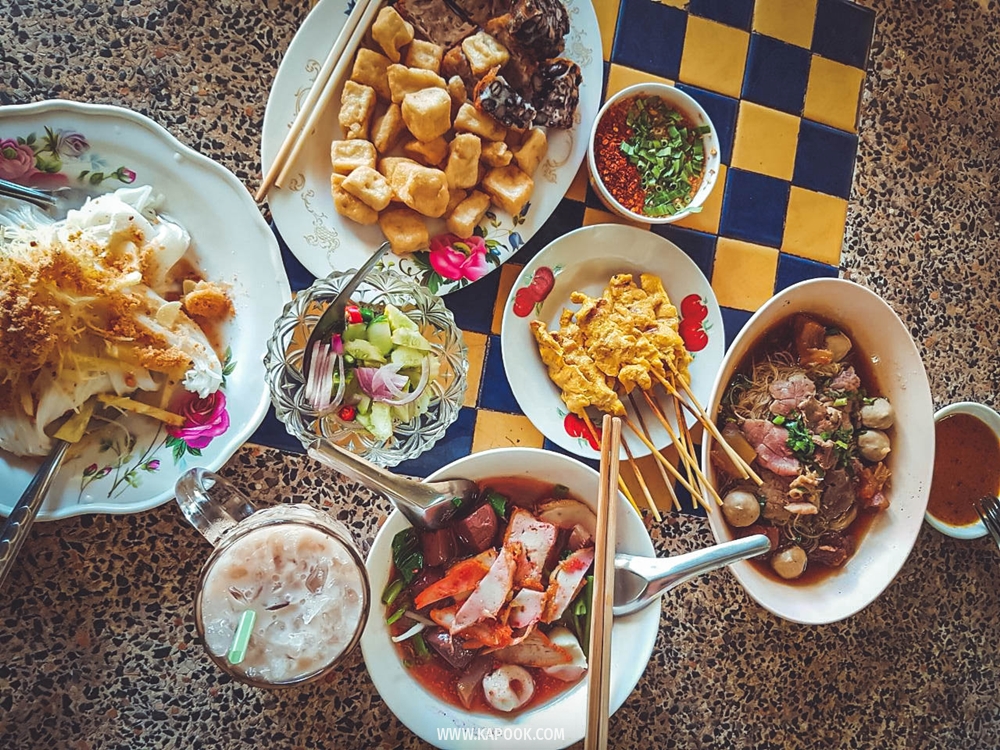 ตลาดหัวรอ อยุธยา