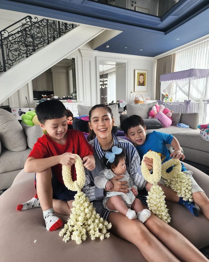 ชมพู่ อารยา