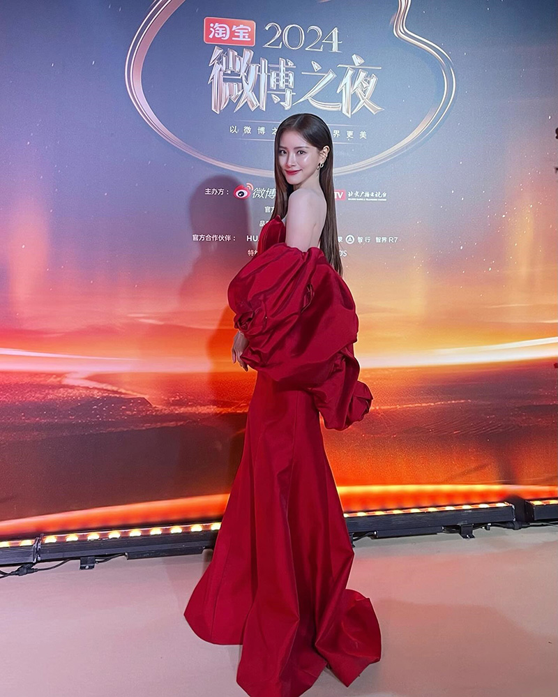  เปิดโมเมนต์ ใบเฟิร์น ช่วย เมิ่งจื่ออี้ นางเอกดัง ในงานที่จีน