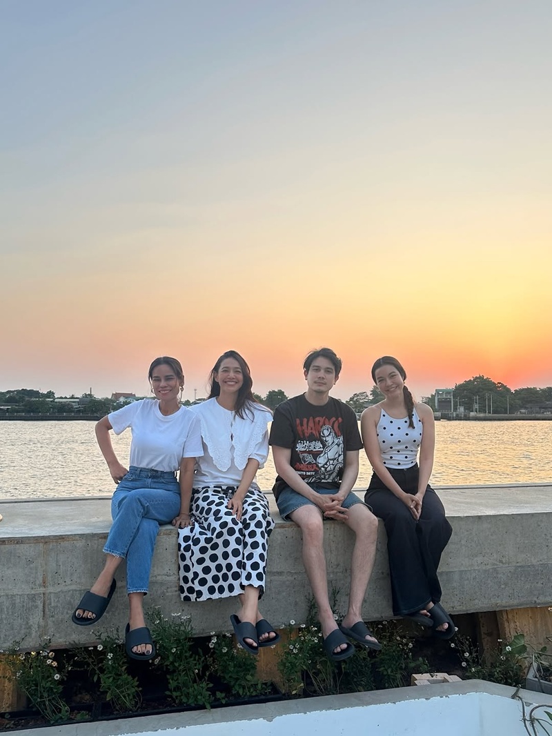 เพื่อนสนิท นักแสดง