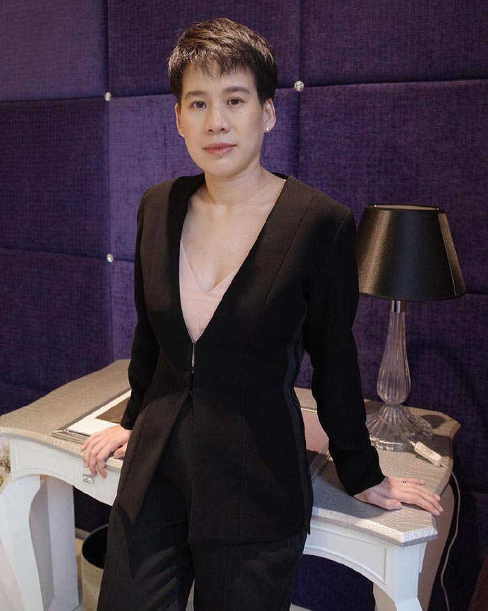 บุ้ง สะธี