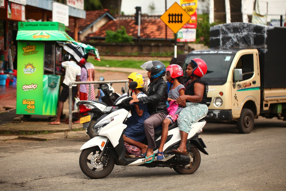 ขี่มอเตอร์ไซค์ซ้อน 3 ผิดกฎหมายไหม