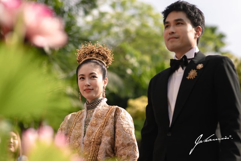 ปอย ตรีชฎา หลั่งน้ำตา หลังเข้าพิธี ยกน้ำชา แต่งงานกับ โอ๊ค บรรลุ ขอแสดง