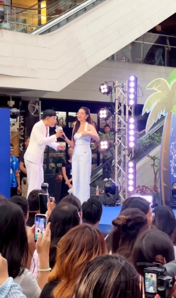 เมื่อ ดีเจนุ้ย ฝากไมค์ไว้กับ เบลล่า