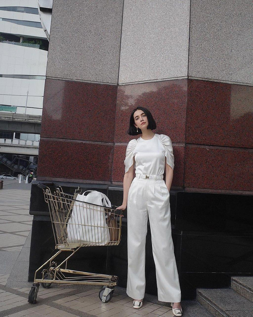 แฟชั่น, เสื้อสีขาว