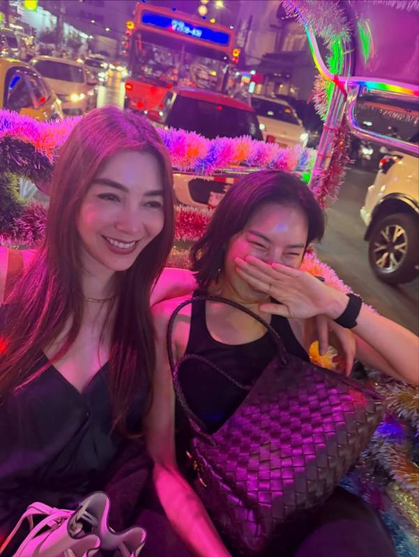 พอลล่า เทเลอร์ ฉลองวันเกิด 43 ปี