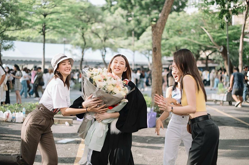 ต้าเหนิง กัญญาวีร์ รับปริญญา