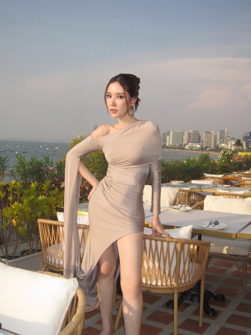 บุ๊ค ธีรชยา