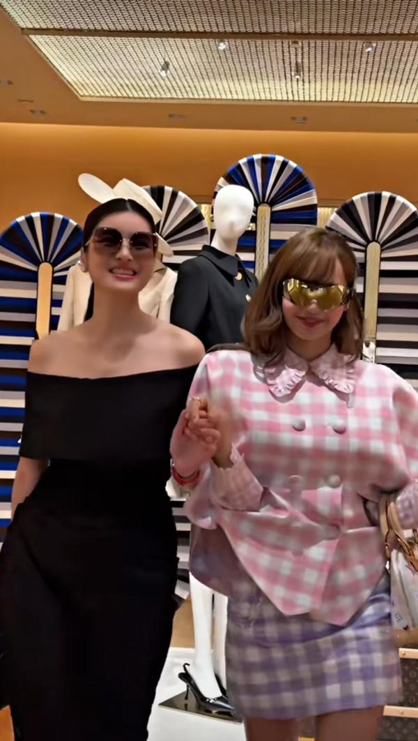 ออน สมฤทัย ควงคู่ ลิซ่า ช้อปจอย ๆ