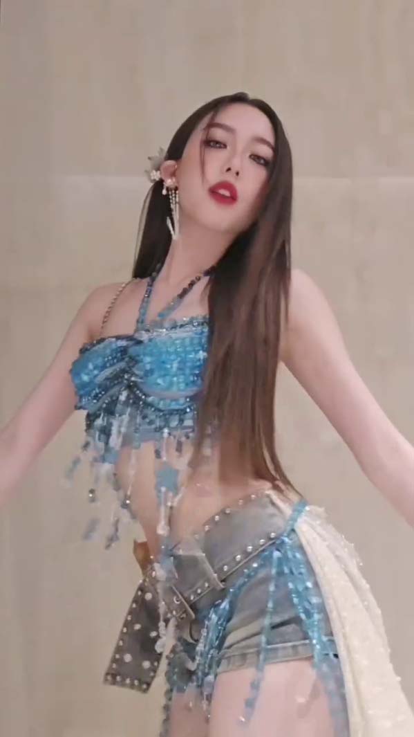 อ๊ะอาย 4EVE แปลงโฉมเป็นนางฟ้าแมงกะพรุน