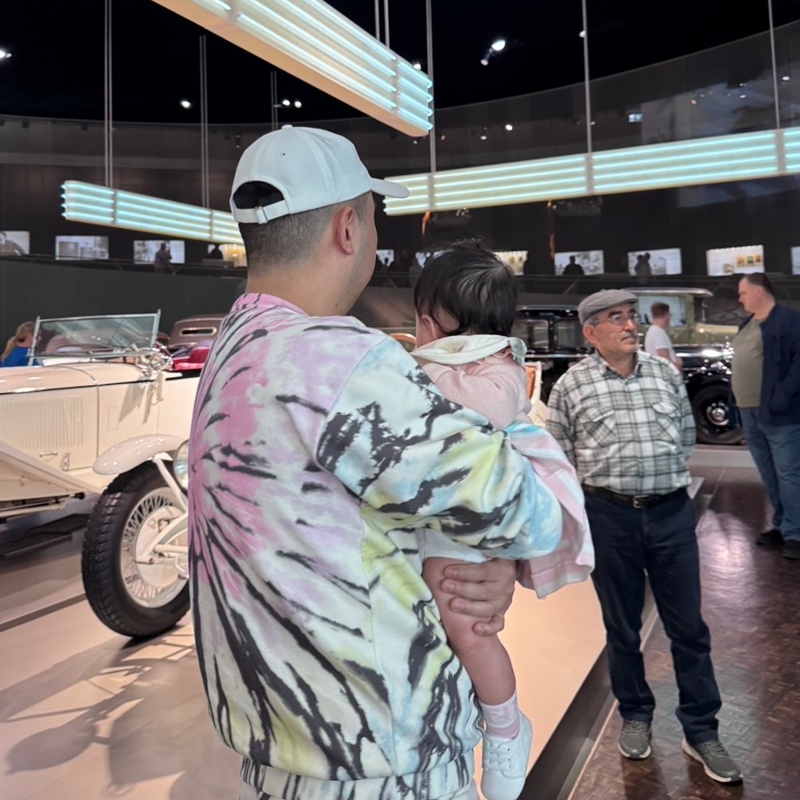 เซบาสเตียน ลี พาลูก ๆ เที่ยวสวนสนุกที่เยอรมนี