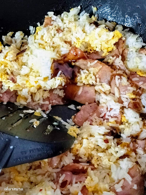 ข้าวผัดเบคอนพริกแห้งใส่โหระพา ข้าวผัดเบคอน เมนูเบคอน อาหารจานเดียว สูตรอาหาร