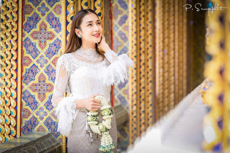 เนย โชติกา