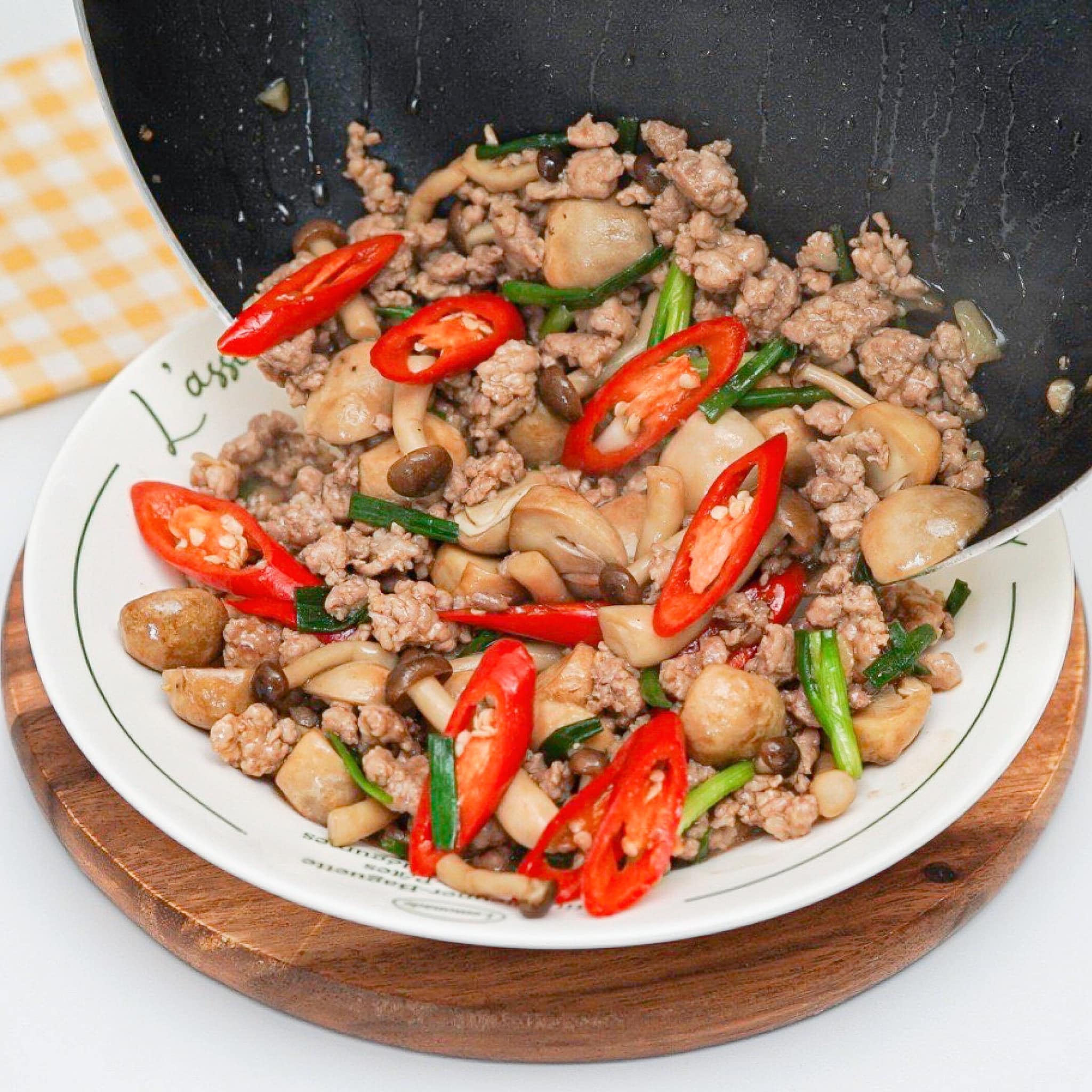 หมูสับเห็ดผัดน้ำมันหอย