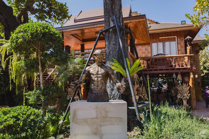 บ้านเรือนไทย บัวขาว บัญชาเมฆ