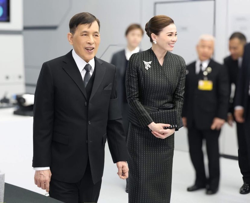 พระราชินีสุทิดา ทรงฉลองพระองค์งดงามระหว่างเสด็จเยือนจีน