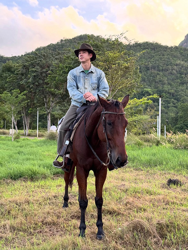 เป้ อารักษ์  มาริโอ้ เมาเร่อ และ ท็อป ทศพล ลุคคาวบอย