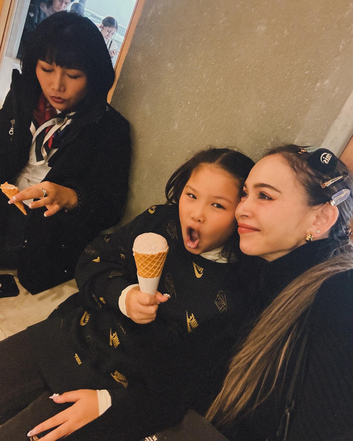  นัท มีเรีย