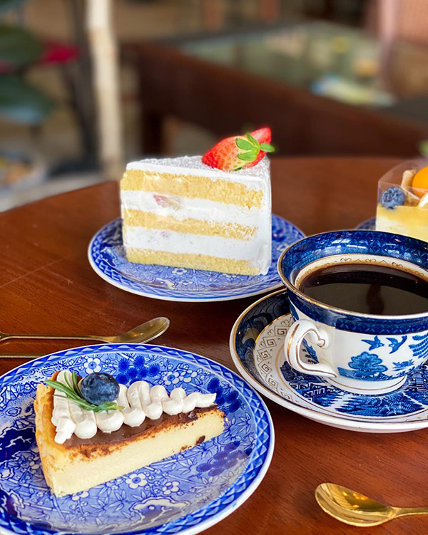 คาเฟ่ริมน้ำ 2568 กาแฟและเค้กร้านสาริน คาเฟ่