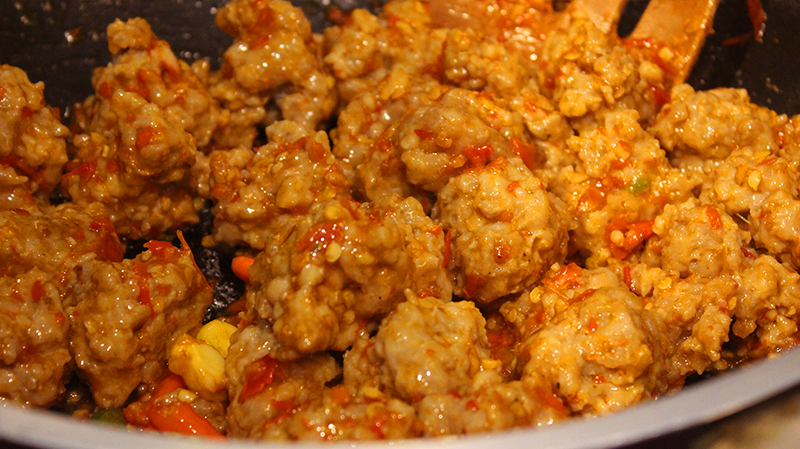 กะเพราหมูเด้ง