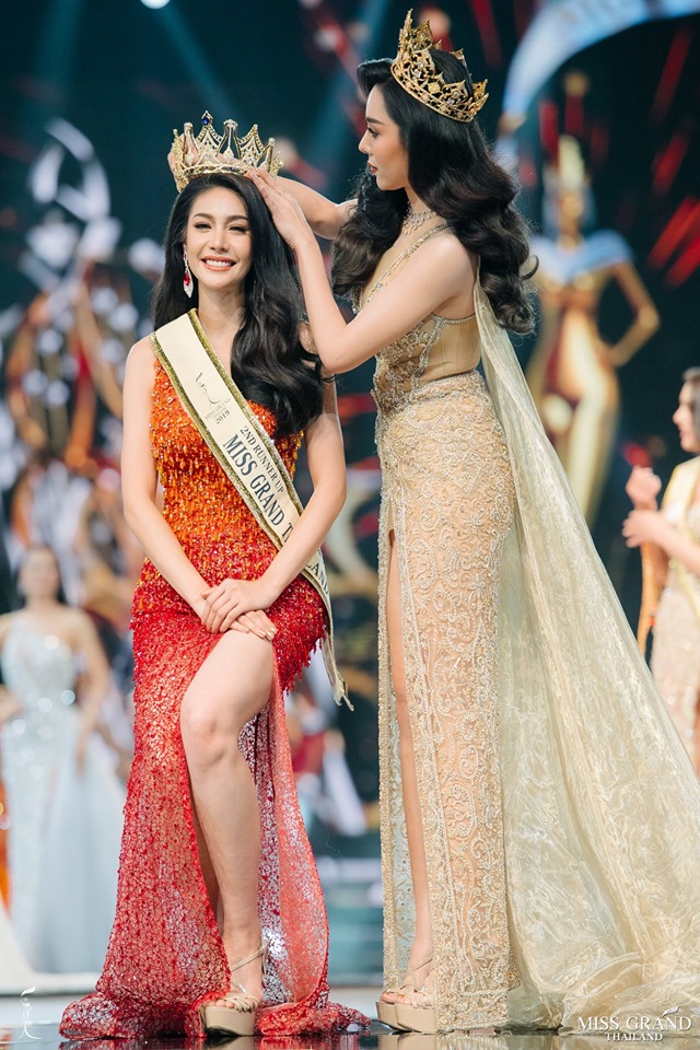 เจน นฤมล