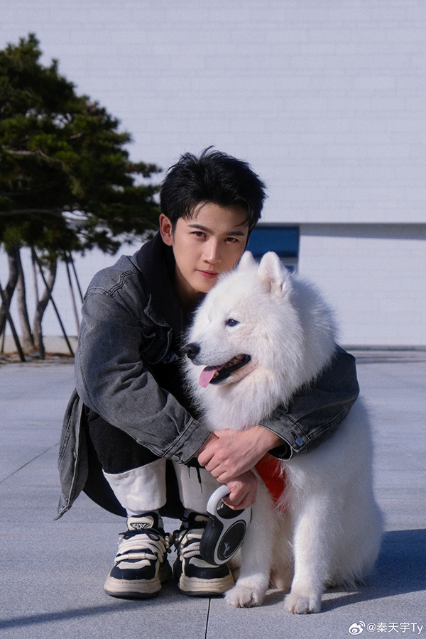 ฉินเทียนอวี่ ประวัติ