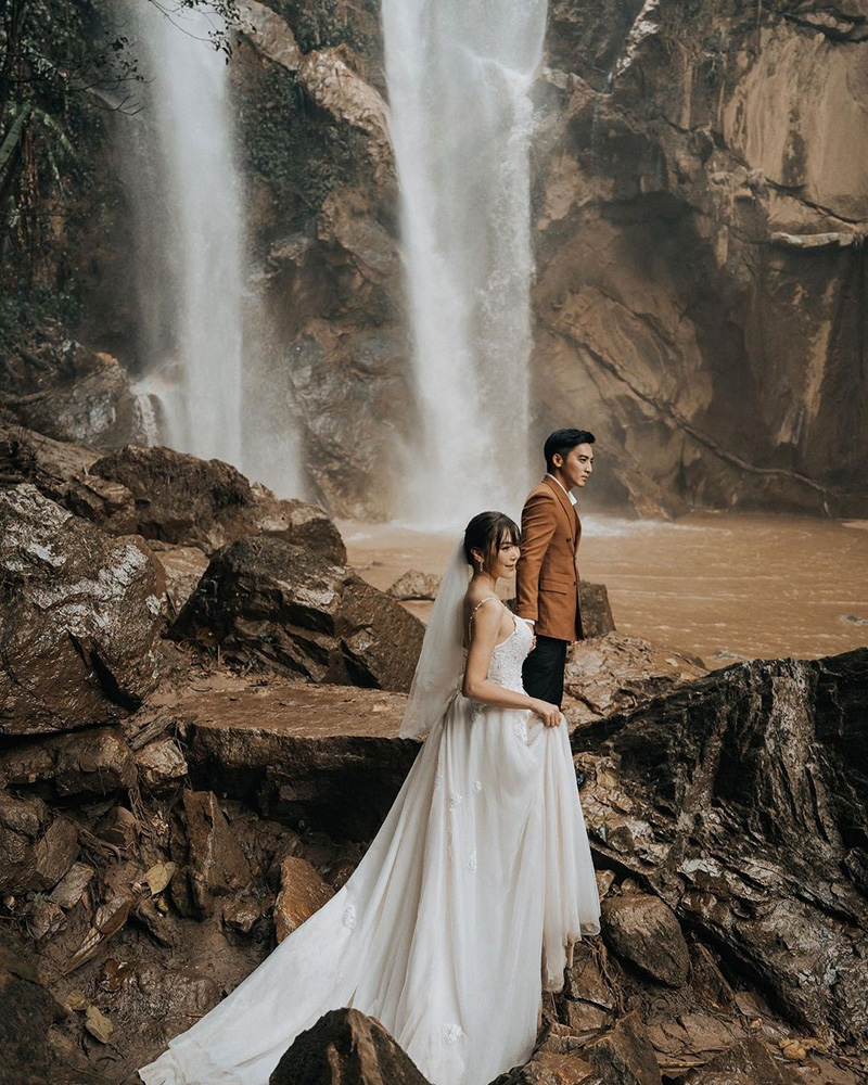 โก โกสินทร์ ควงแฟนนอกวงการ เข้าพิธีแต่งงาน 